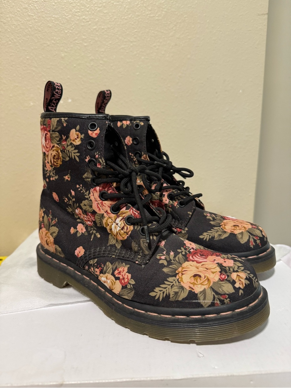 Dr. Martens 11821 Floral Canvas Lace-Up Combat Ankle Boots Women’s US 7 EU 38 - Picture 2 of 8